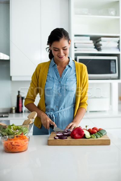 Nő ételt készít konyha otthon boldog saláta Stock fotó © wavebreak_media