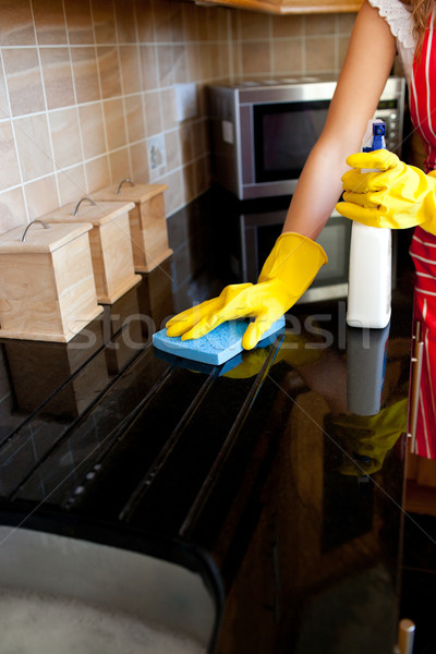 Genç kafkas kadın temizlik fırın mutfak Stok fotoğraf © wavebreak_media
