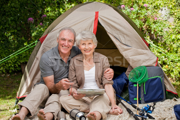 Glücklich Paar camping Garten Frau Lächeln Stock foto © wavebreak_media