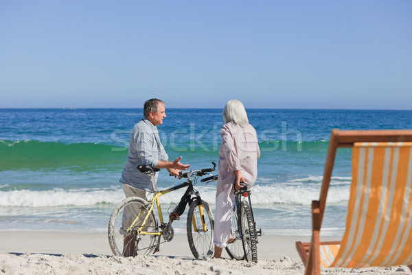 Vârstnici cuplu biciclete plajă mare sănătate Imagine de stoc © wavebreak_media