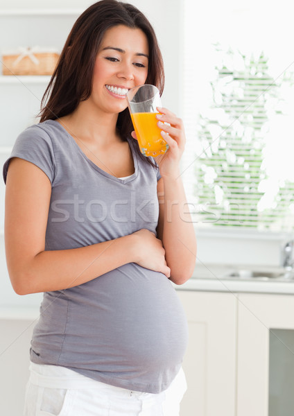 Сток-фото: привлекательный · беременная · женщина · апельсиновый · сок · Постоянный · кухне