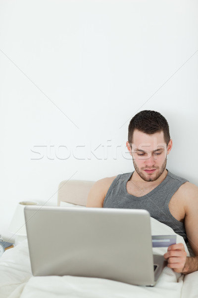 Portré fiatalember vásárlás online hálószoba számítógép Stock fotó © wavebreak_media