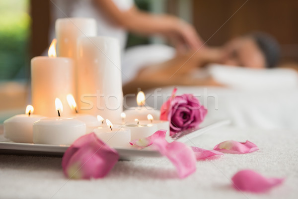Gyertyák rózsaszirmok masszázs asztal gyógyfürdő nő Stock fotó © wavebreak_media