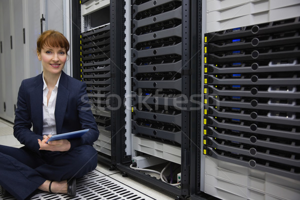 Techniker Sitzung Stock neben Server Turm Stock foto © wavebreak_media