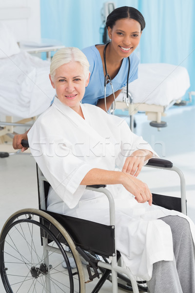 醫生 病人 輪椅 醫院 女子 醫生 商業照片 © wavebreak_media