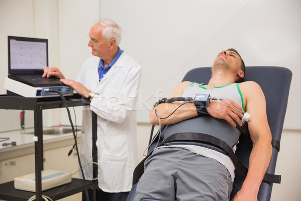 Homme trouver sur médicaux centre médecin [[stock_photo]] © wavebreak_media