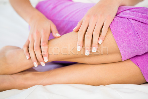 Kép nő ágy otthon masszázs női Stock fotó © wavebreak_media