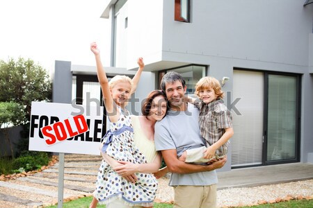 Familie kopen huis gelukkig gezin vrouw gezicht Stockfoto © wavebreak_media