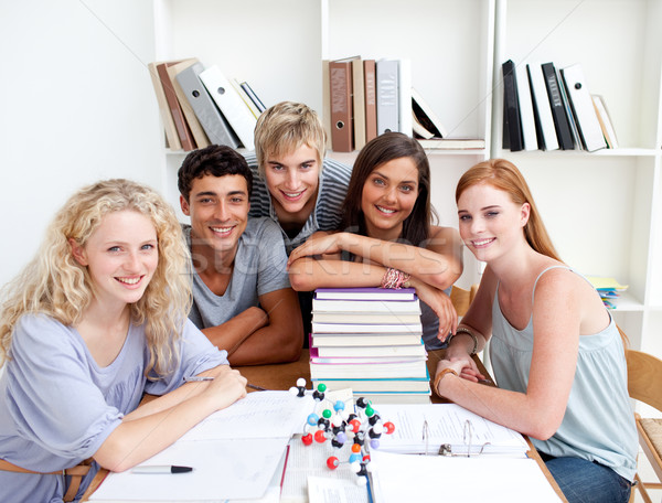 Stockfoto: Glimlachend · tieners · studeren · wetenschap · bibliotheek · samen