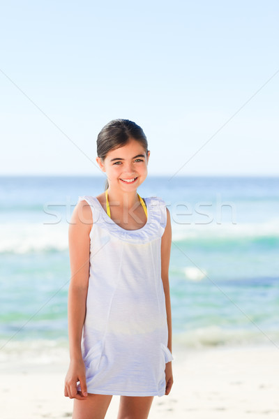 Stock fotó: Kislány · egy · tengerpart · égbolt · víz · mosoly