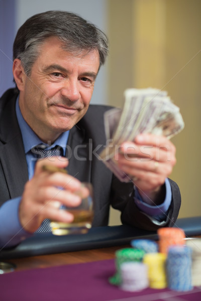 Férfi tart pénz mosolyog kaszinó üveg Stock fotó © wavebreak_media