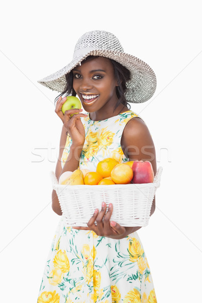 Stock foto: Frau · lächelnd · halten · Obst · legen · Apfel · weiß