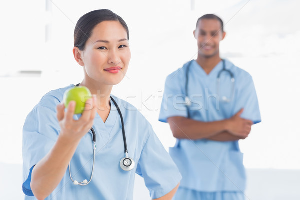 Foto stock: Sonriendo · cirujano · manzana · colega · hospital