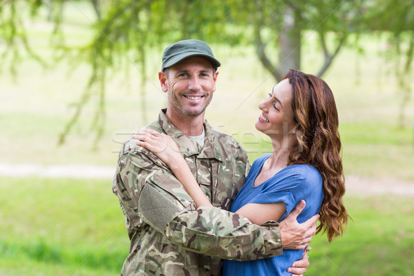 Bonito soldado parceiro mulher árvore Foto stock © wavebreak_media