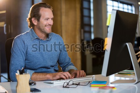 бизнесмен столе молодые компьютер Сток-фото © wavebreak_media
