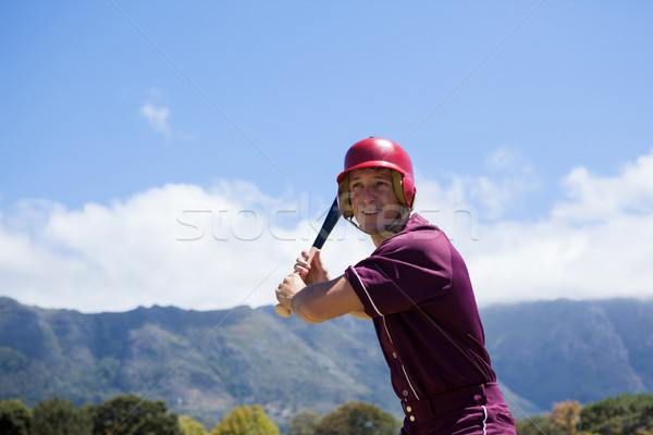 Mosolyog baseball játékos denevér hegyek áll égbolt Stock fotó © wavebreak_media