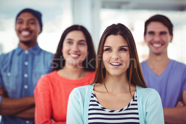 Foto stock: Jovem · criador · equipe · sorridente · câmera · casual