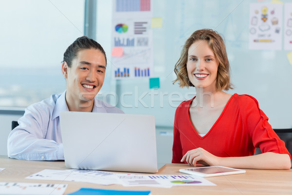 Glimlachend business collega's bespreken laptop conferentiezaal Stockfoto © wavebreak_media