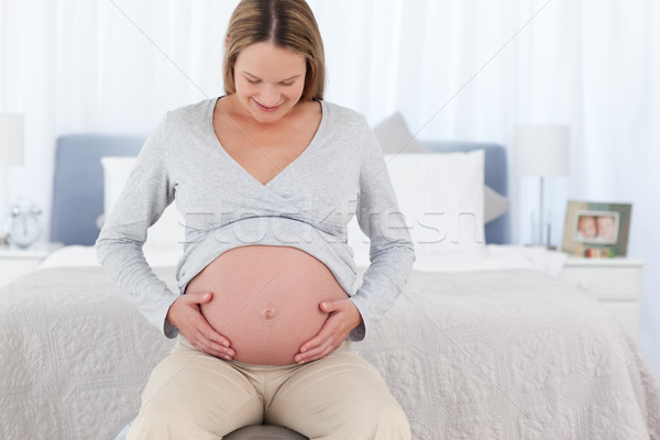 Adorable avenir maman toucher ventre séance [[stock_photo]] © wavebreak_media