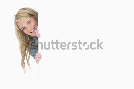Mulher ocultação atrás cartaz sorridente papel Foto stock © wavebreak_media