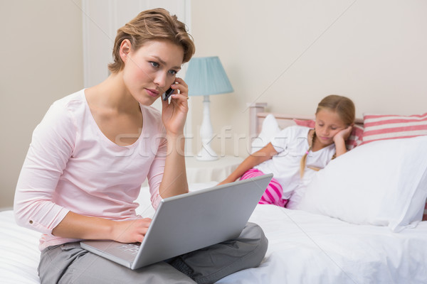 Stockfoto: Dochter · drukke · mamma · home · slaapkamer · computer