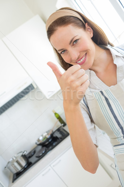 Glimlachend jonge vrouw keuken Stockfoto © wavebreak_media