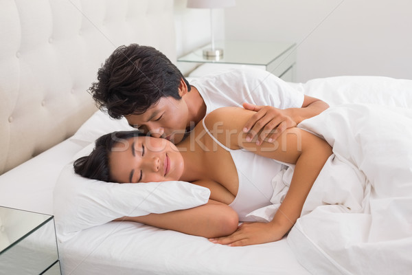 男子 接吻 女朋友 床 家 商業照片 © wavebreak_media