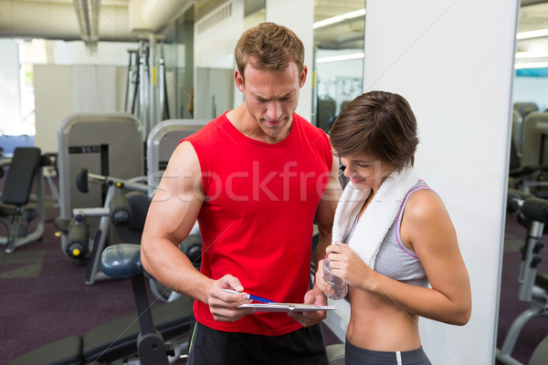 Yakışıklı personal trainer müşteri bakıyor spor salonu Stok fotoğraf © wavebreak_media