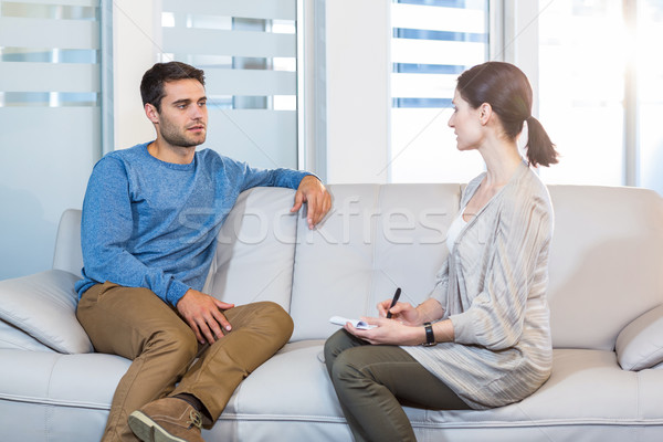 Pszichológus beszél lehangolt férfi iroda nő Stock fotó © wavebreak_media