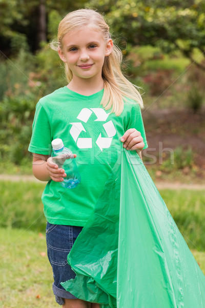 Boldog kislány gyűjt hulladék napos idő lány Stock fotó © wavebreak_media