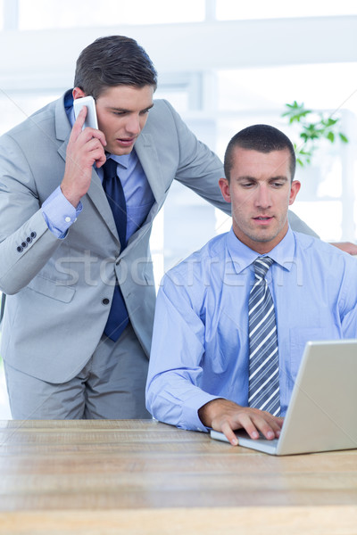 Affaires utilisant un ordinateur portable bureau affaires homme heureux [[stock_photo]] © wavebreak_media