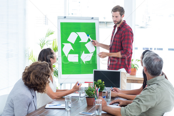 Jovem criador equipe reunião reciclagem escritório Foto stock © wavebreak_media