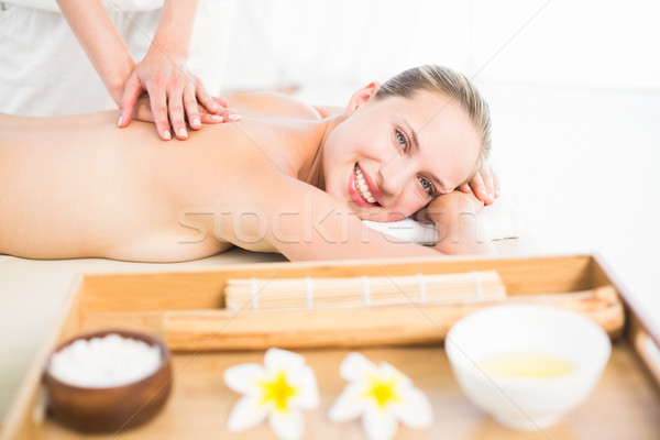 Femeie înapoi masaj fericit Imagine de stoc © wavebreak_media