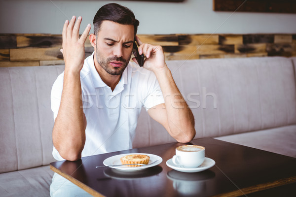 Fiatalember mérges telefon kávézó férfi kávé Stock fotó © wavebreak_media