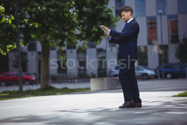 Jóképű üzletember digitális tabletta út szeretet Stock fotó © wavebreak_media