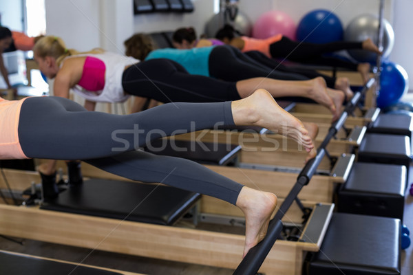 Groep vrouwen oefenen yoga gymnasium sport Stockfoto © wavebreak_media