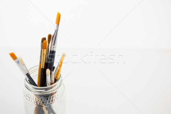 Pensulă borcan sticlă educaţie învăţare Imagine de stoc © wavebreak_media