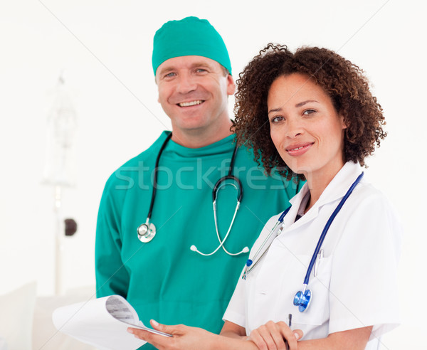 Stockfoto: Team · artsen · naar · camera · vrouw · glimlach