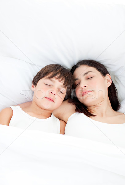 Afectuos mamă dormit pat familie Imagine de stoc © wavebreak_media