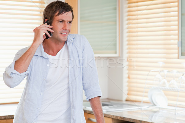 Férfi készít telefonbeszélgetés konyha telefon boldog Stock fotó © wavebreak_media