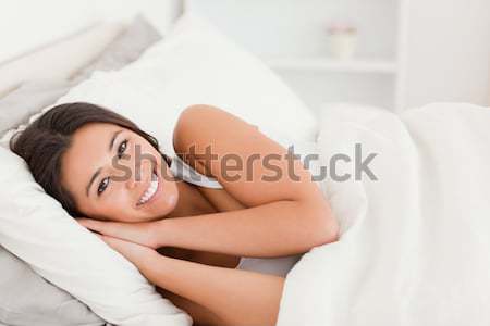 Stock foto: Erschossen · Frau · Bett · Kopf · ruhend