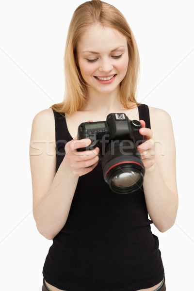 Kobieta patrząc kamery uśmiechnięty biały ręce Zdjęcia stock © wavebreak_media