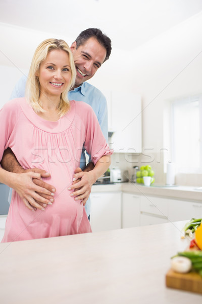 Porträt glücklich Vater schwanger Mutter Küche Stock foto © wavebreak_media