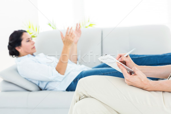 Terapeuta hallgat beteg jegyzetel fehér nő Stock fotó © wavebreak_media