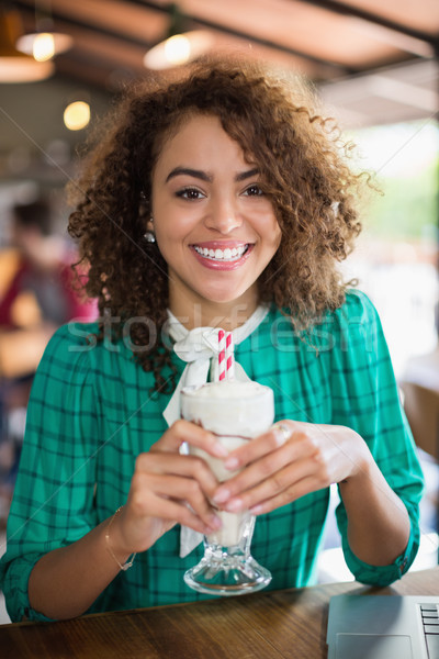 [[stock_photo]]: Portrait · femme · souriante · smoothie · souriant · jeune · femme