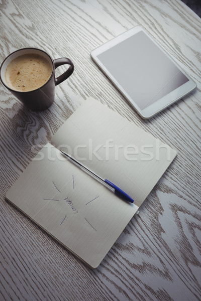 Digitalen Tablet Kaffeetasse Buch Tabelle Stock foto © wavebreak_media