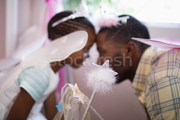 Oldalnézet apa lánygyermek játszik visel tündér Stock fotó © wavebreak_media