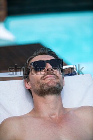 Lächelnd Mann schauen Kamera Pool Wasser Stock foto © wavebreak_media