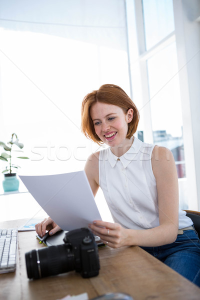 Souriant femme d'affaires lecture fichiers séance [[stock_photo]] © wavebreak_media