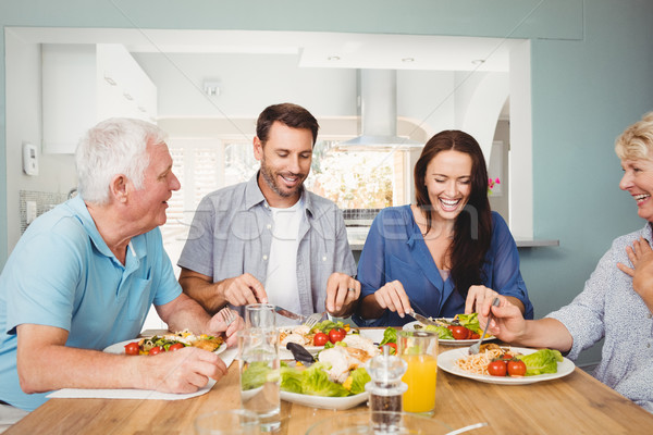 Stockfoto: Familie · lachend · vergadering · eettafel · voedsel · home